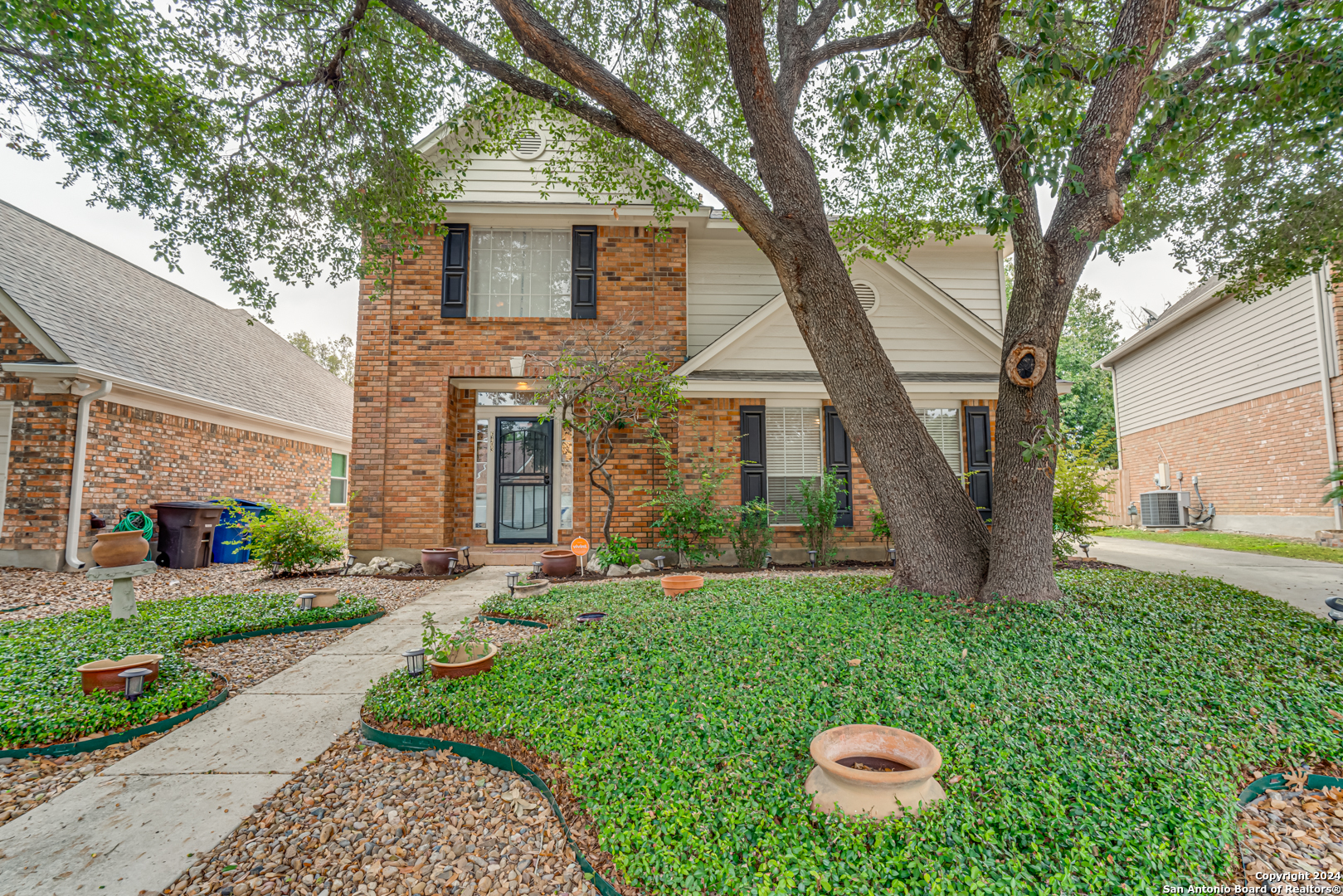 Property Photo: 6403 Rambling Trail Dr TX 78240