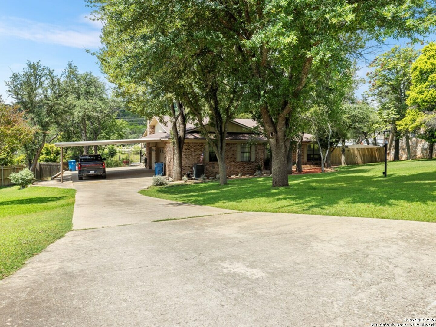 Property Photo:  630 East  TX 78028 