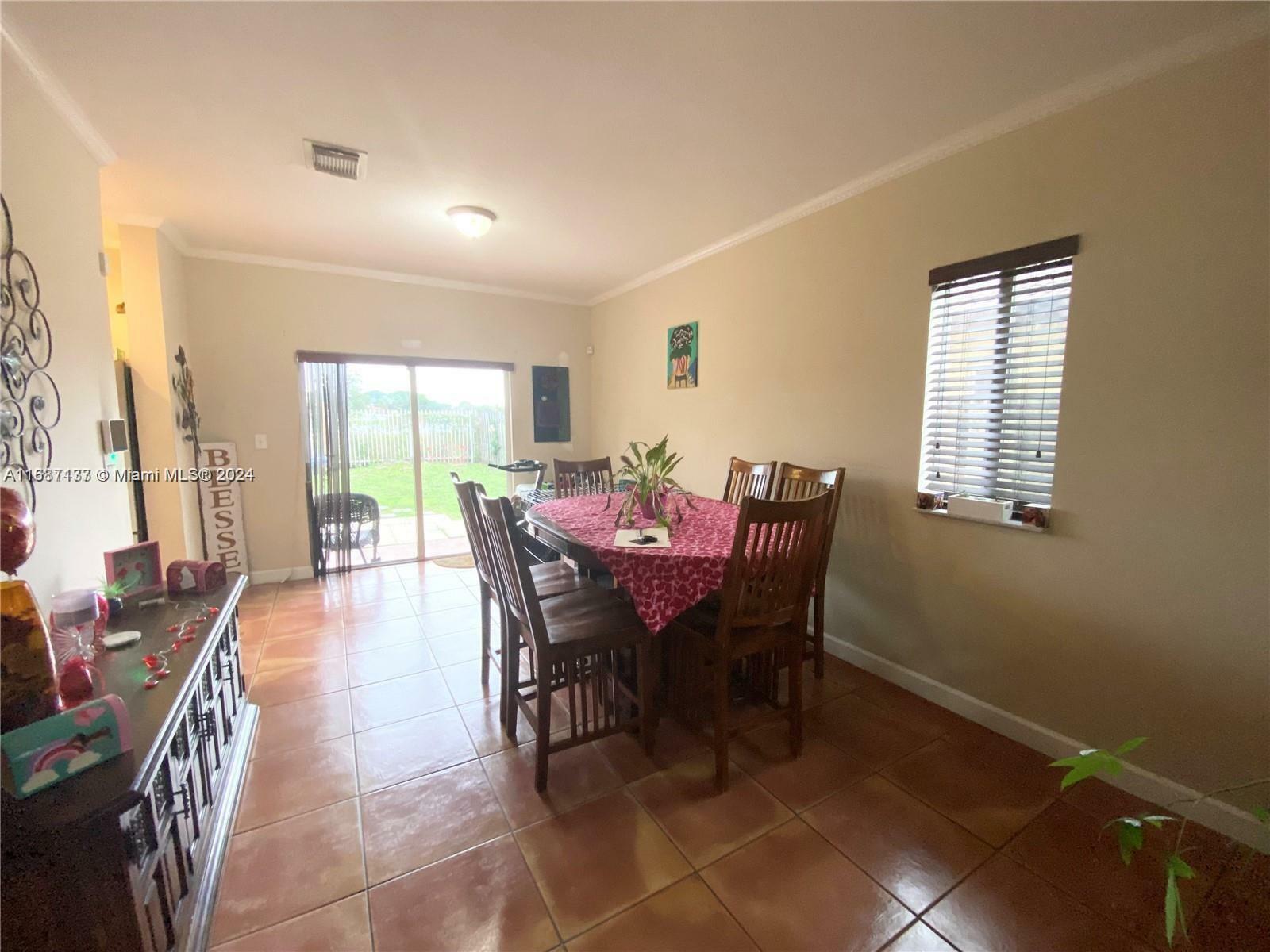 Property Photo:  2526 NE 41st Ave  FL 33033 