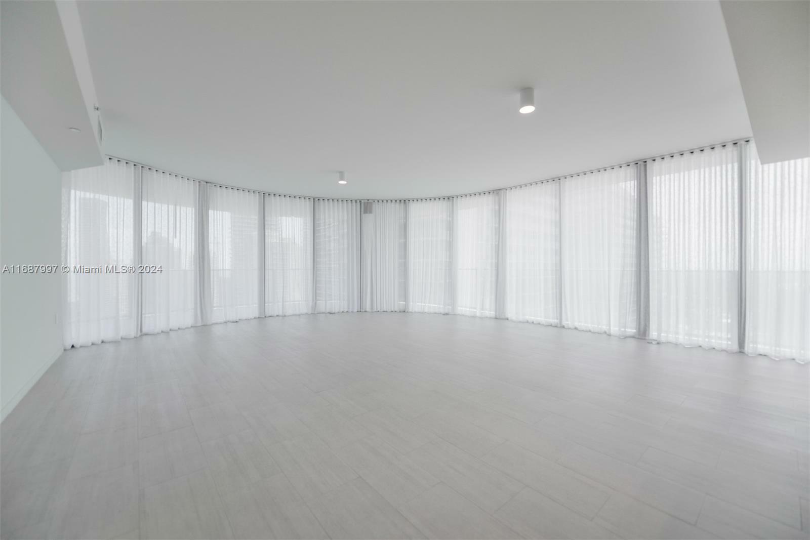 Property Photo:  1000 Brickell Plz 3302  FL 33131 