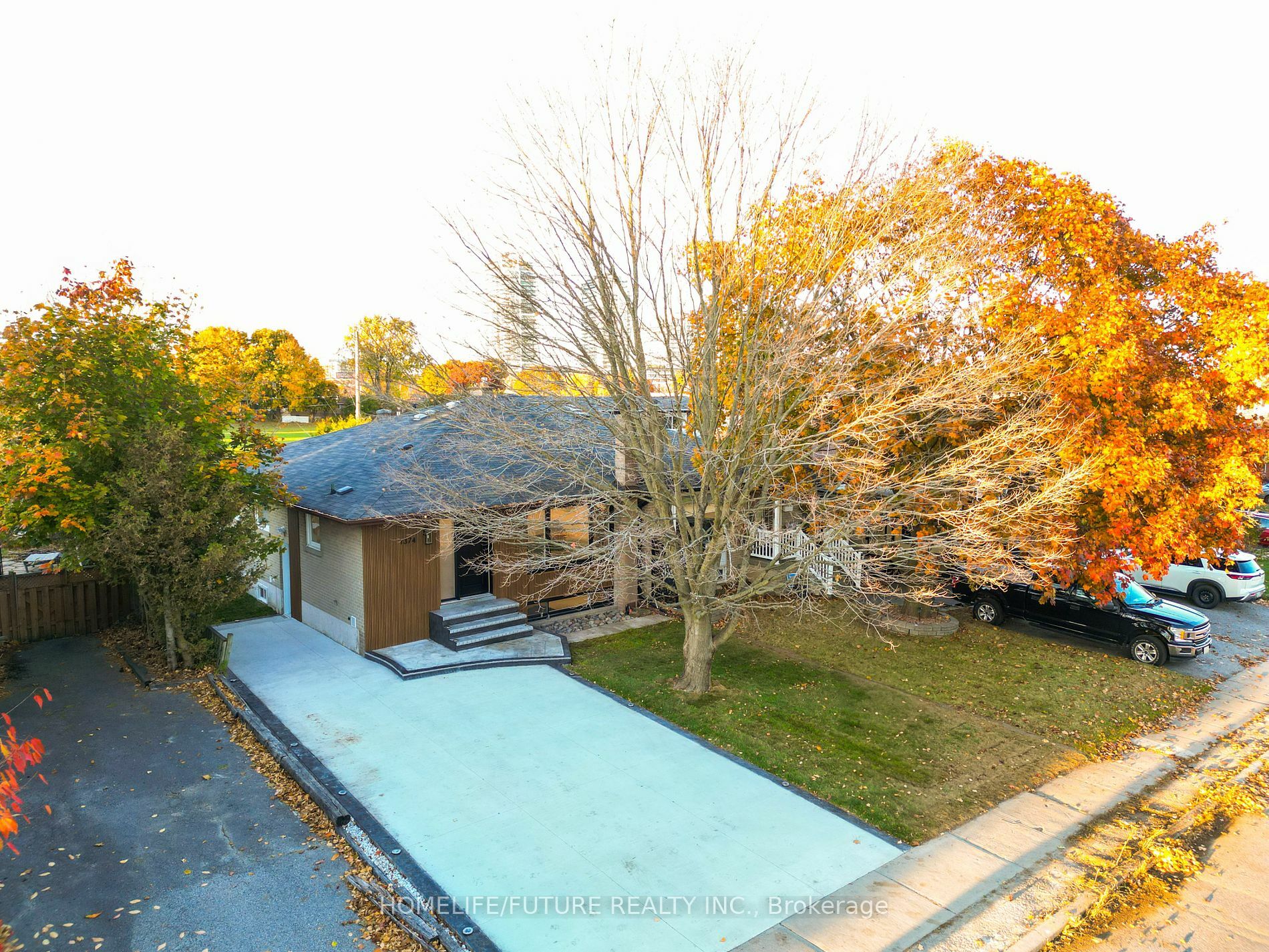 Property Photo:  1374 Garvolin Ave  ON L1W 1J6 