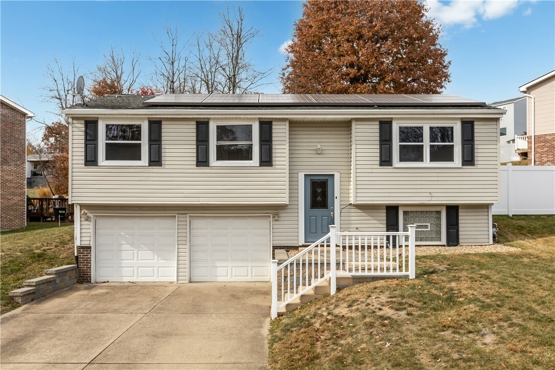 Property Photo:  136 Penn Crest Circle  PA 15131 