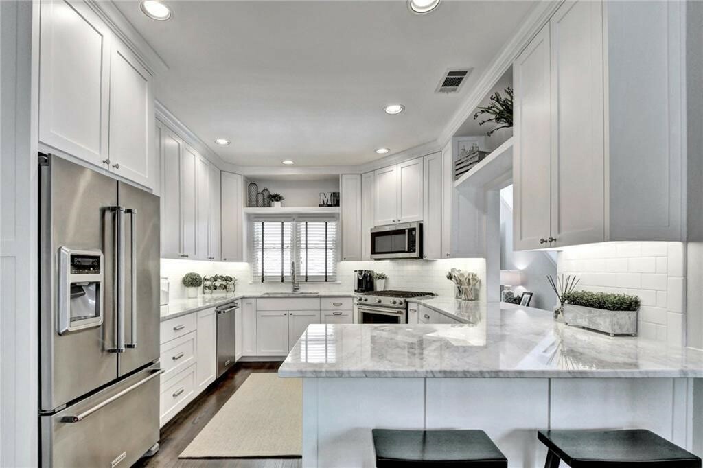 Property Photo: 6010 Long Champ Court 104 TX 78746