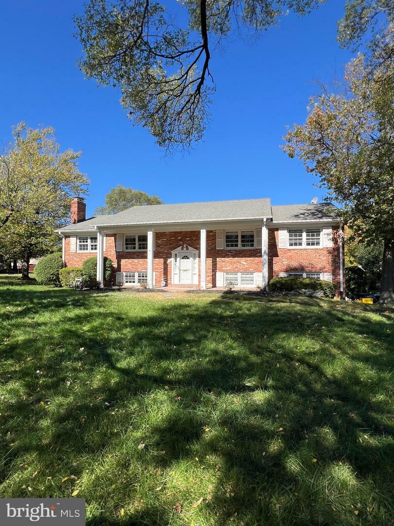 Property Photo:  1424 Kingston Avenue  VA 22302 