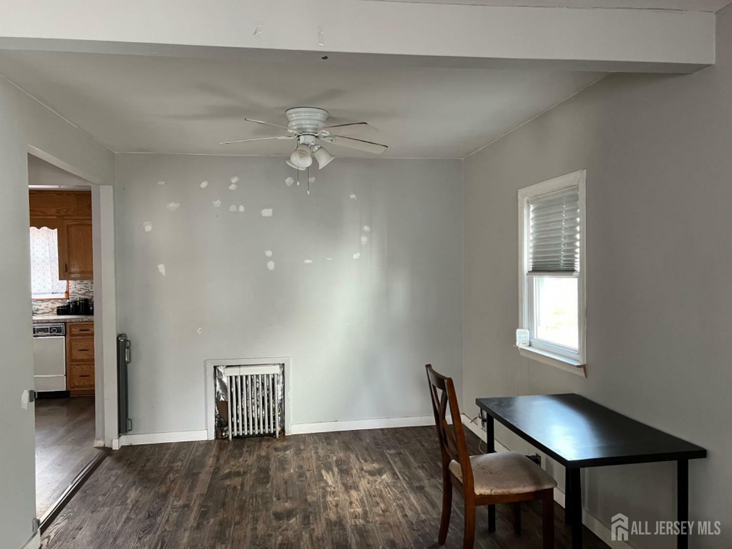 Property Photo:  4 Vale Street  NJ 08817 