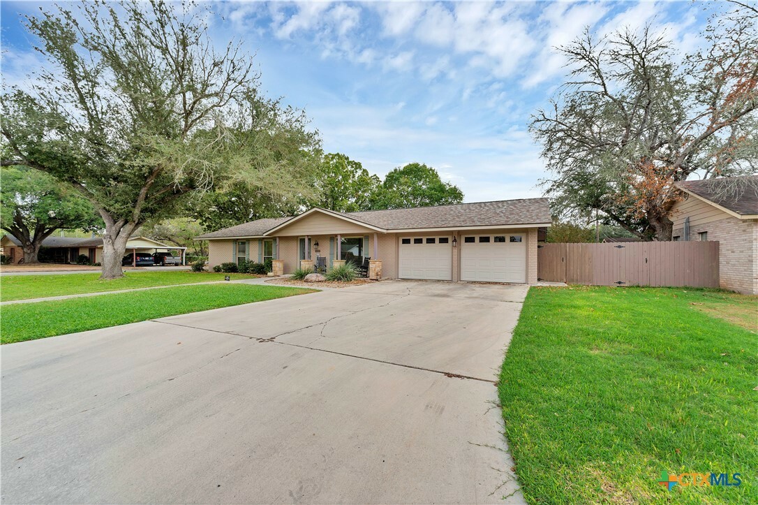 Property Photo:  1653 Rosewood Street  TX 78155 