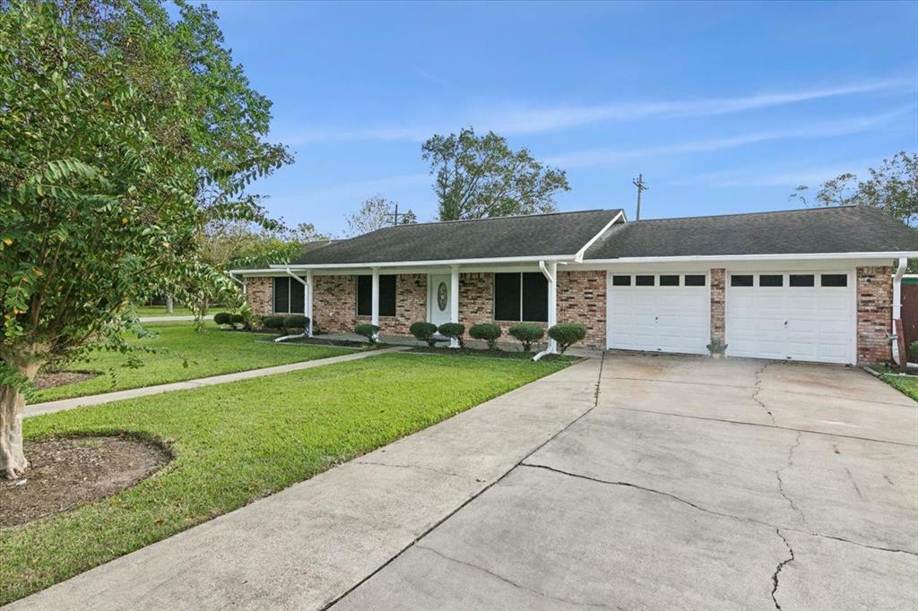 Property Photo:  2911 Kelly Street  TX 77630 