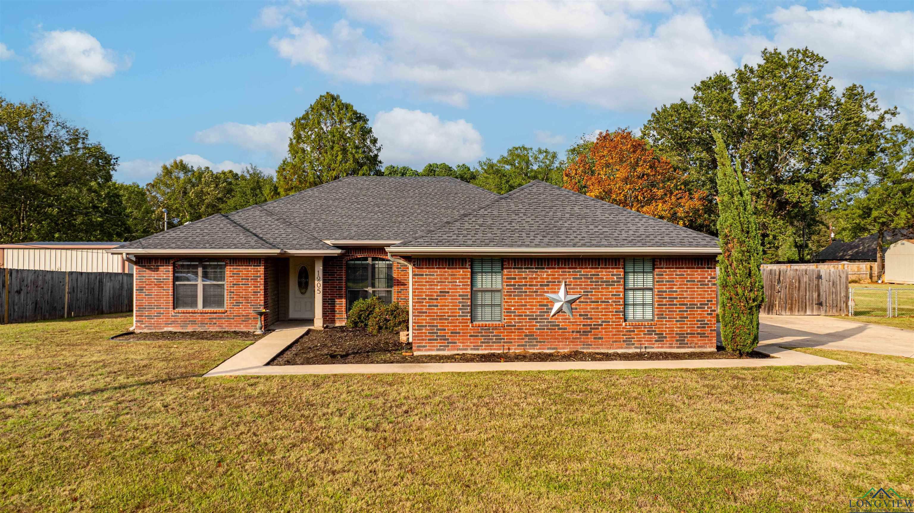 Property Photo:  1205 Creekwood Ln.  TX 75602 