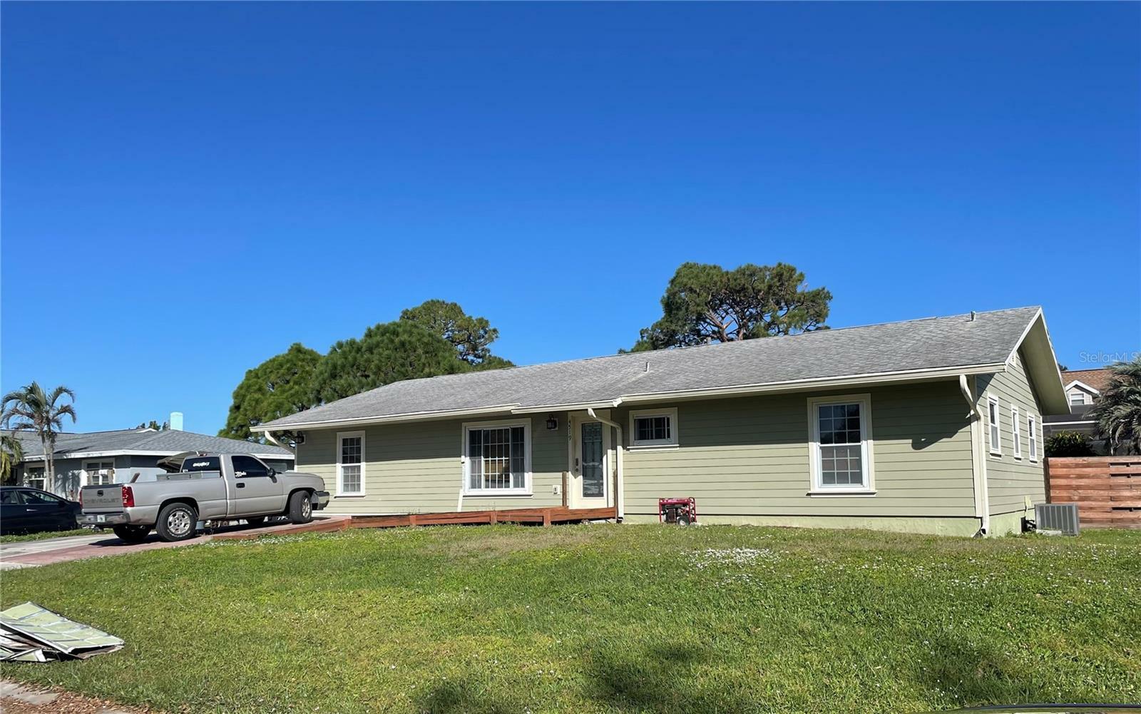 Property Photo:  4519 4th Avenue E  FL 34208 