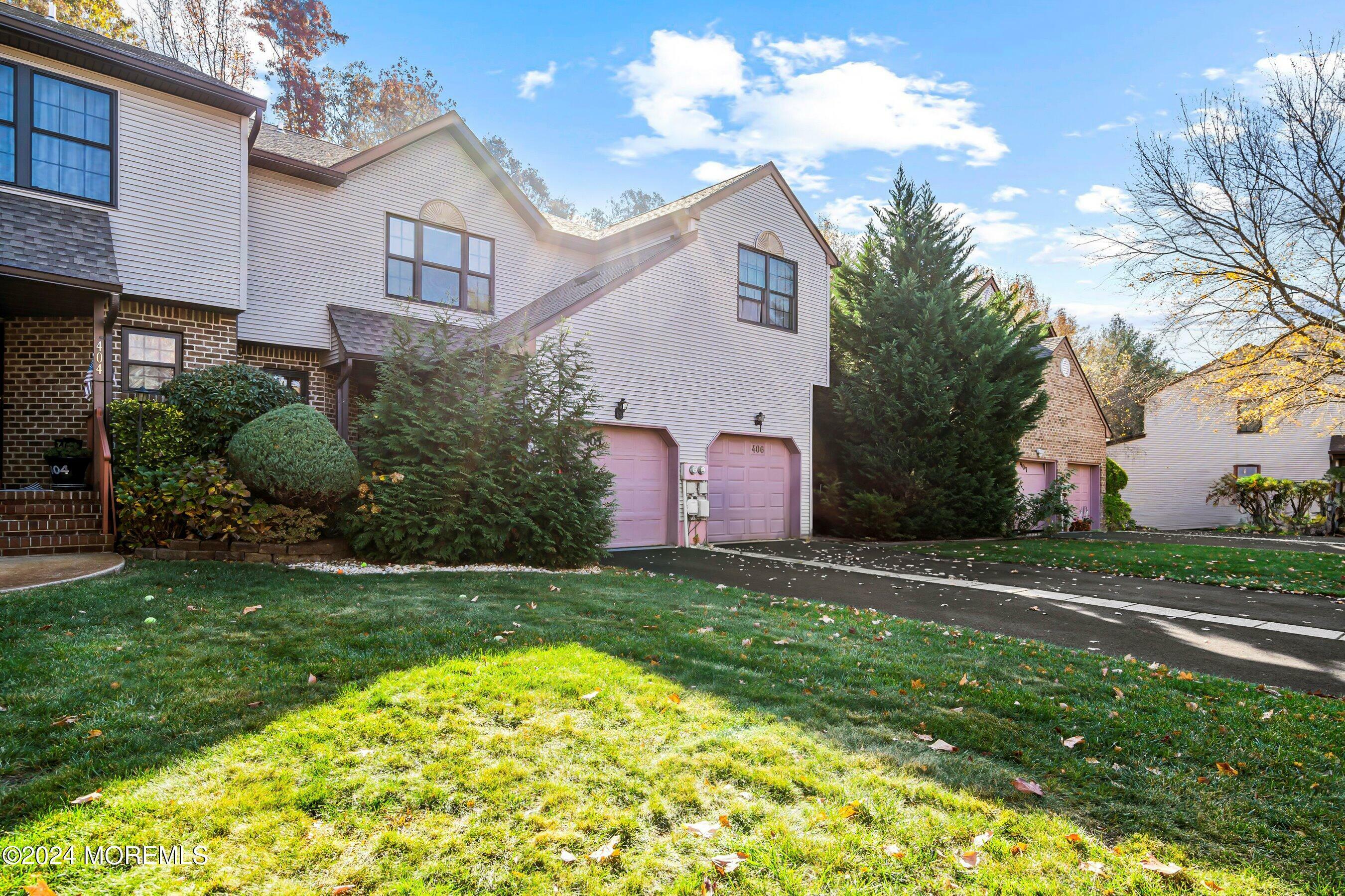 Property Photo:  405 Oak Knoll Drive 40-5  NJ 07726 