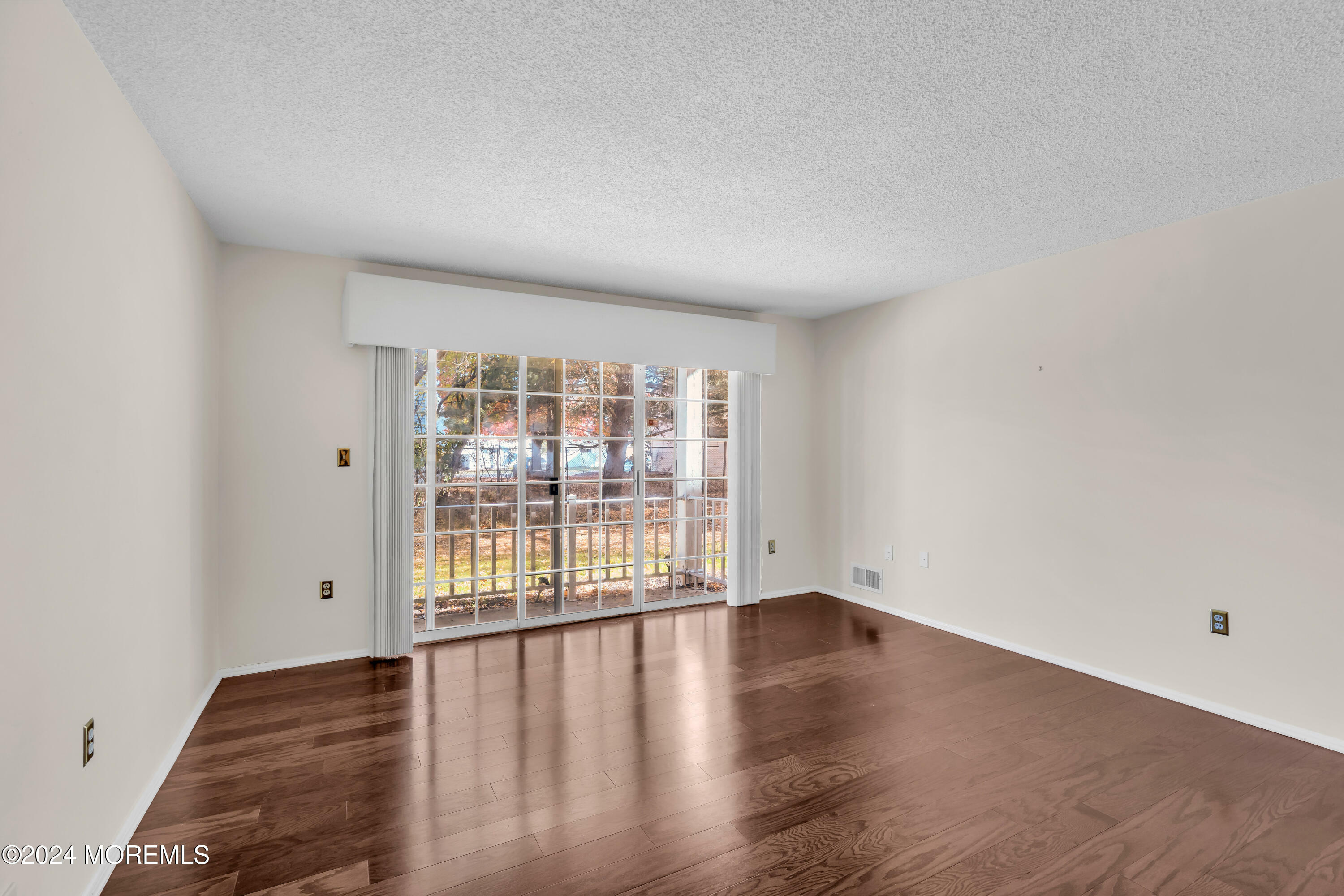 Property Photo:  39 Beaumont Court  NJ 07724 