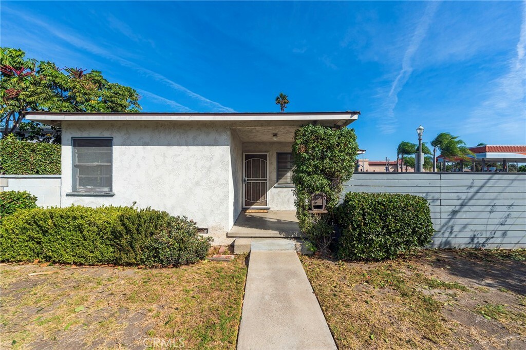 Property Photo:  515 W South Street  CA 92805 