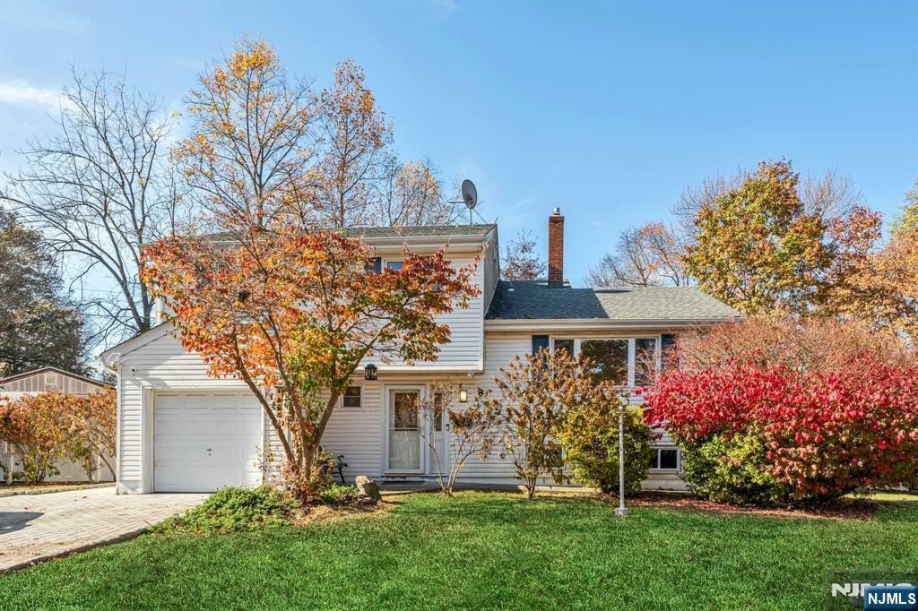 Property Photo:  8 Carlisle Court  NJ 08817 