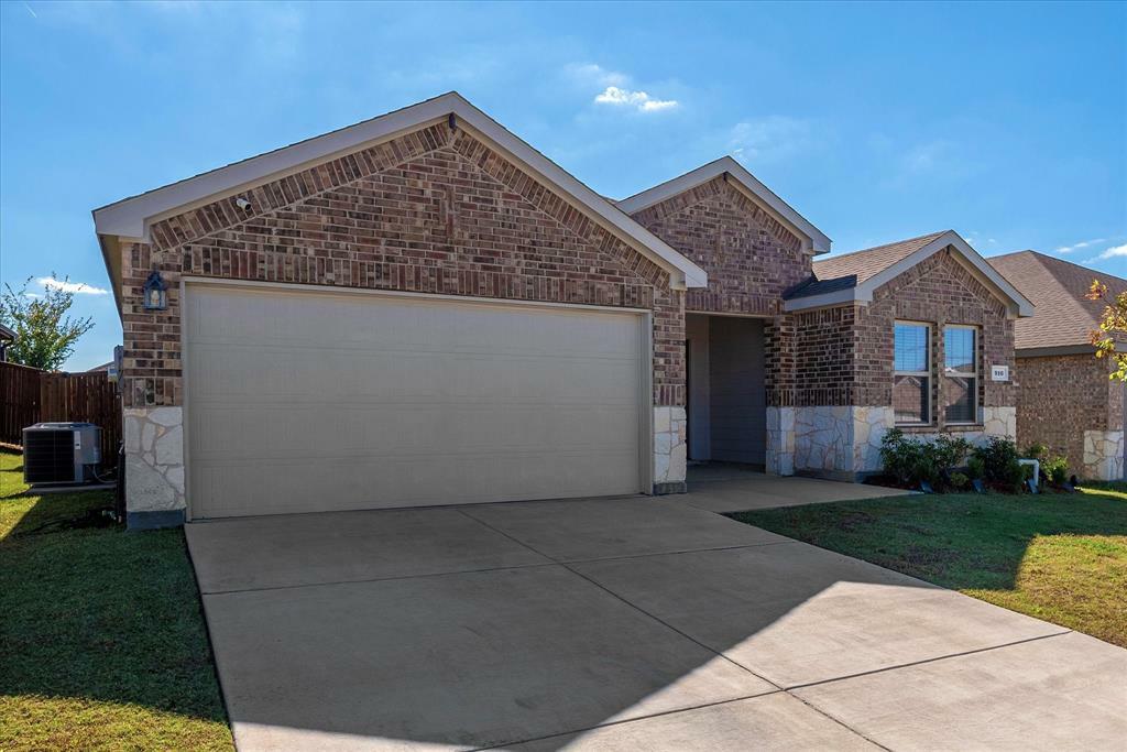 Property Photo:  916 Glover Drive  TX 76227 