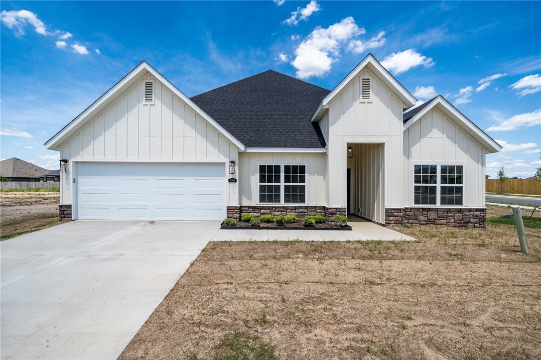Property Photo: 4294 W Buckaroo Street AR 72704
