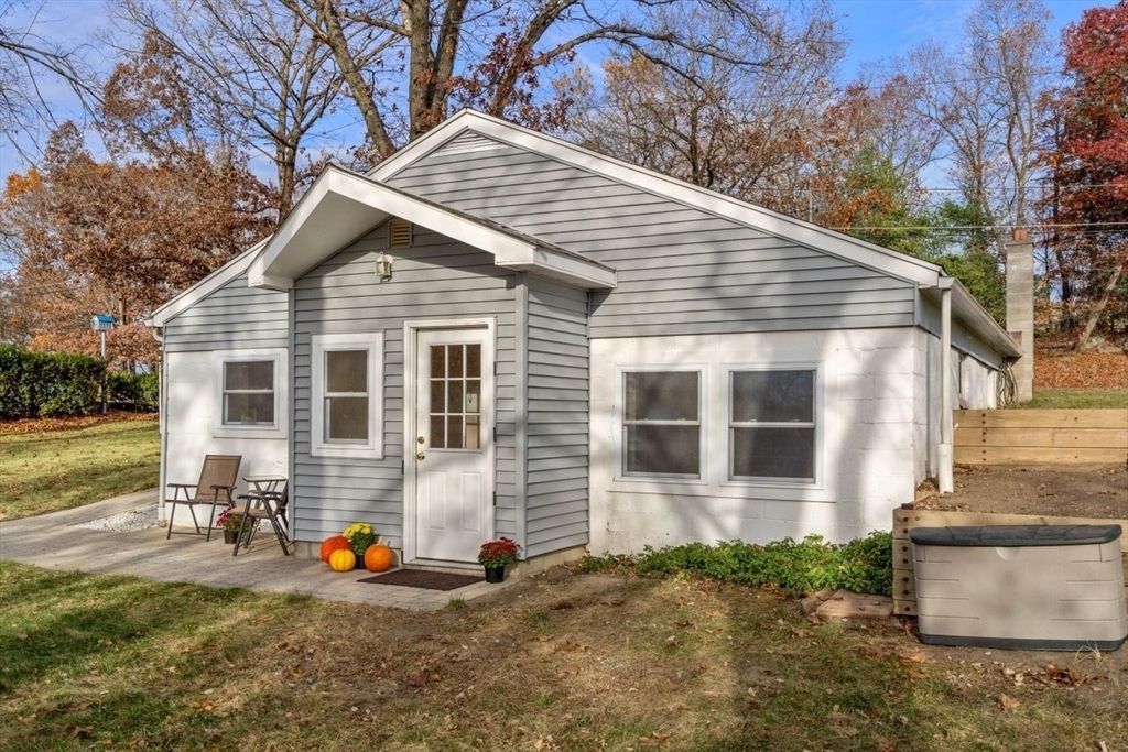 Property Photo:  7 Faulkner Rd  MA 01536 