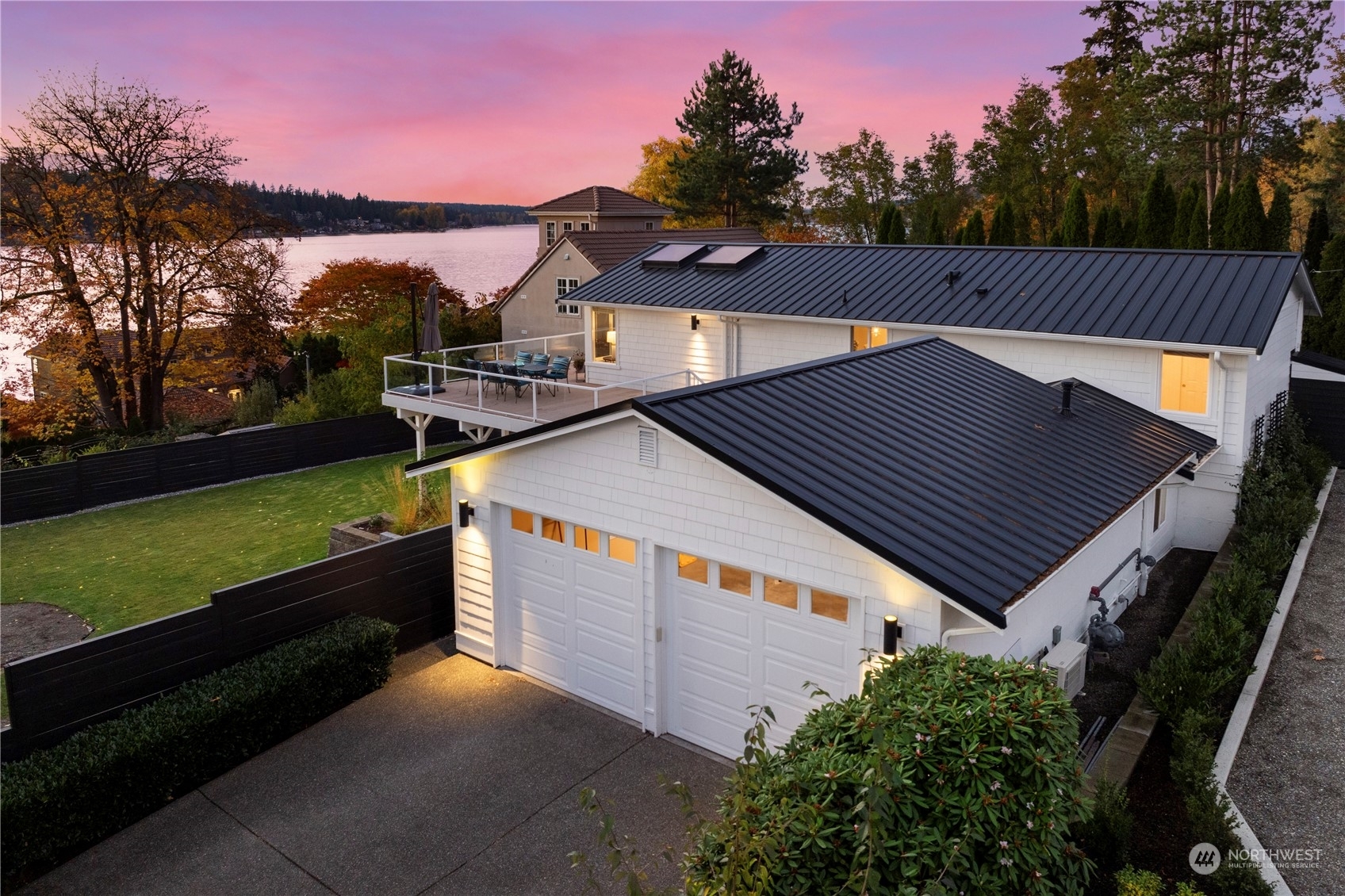 Property Photo:  1703 E Lake Sammamish Pkwy NE  WA 98074 