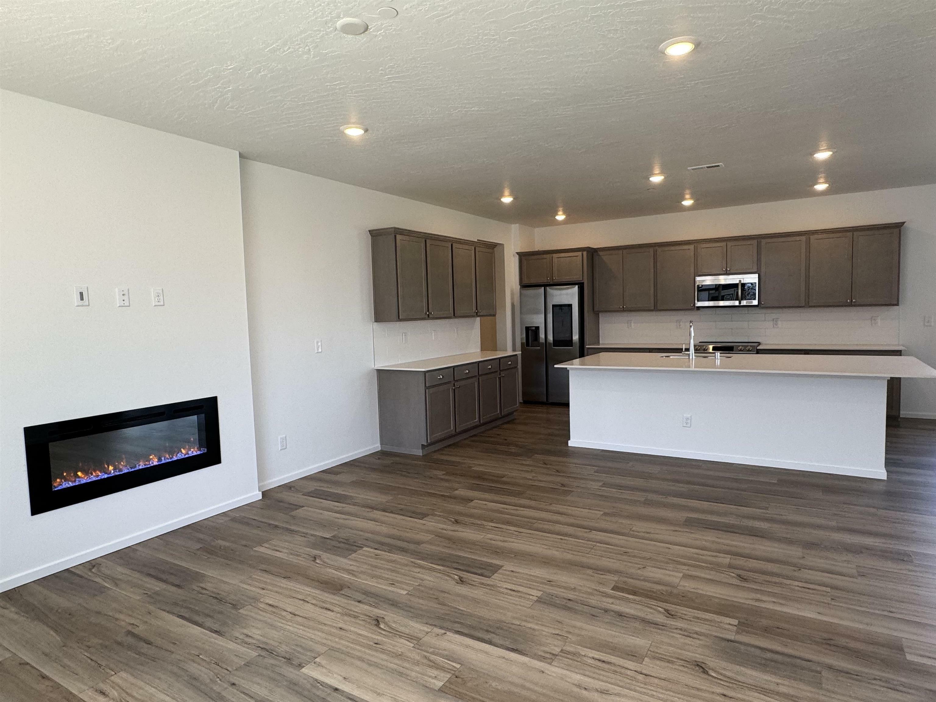 Property Photo: 7090 S Boulder Ridge Dr WA 99224