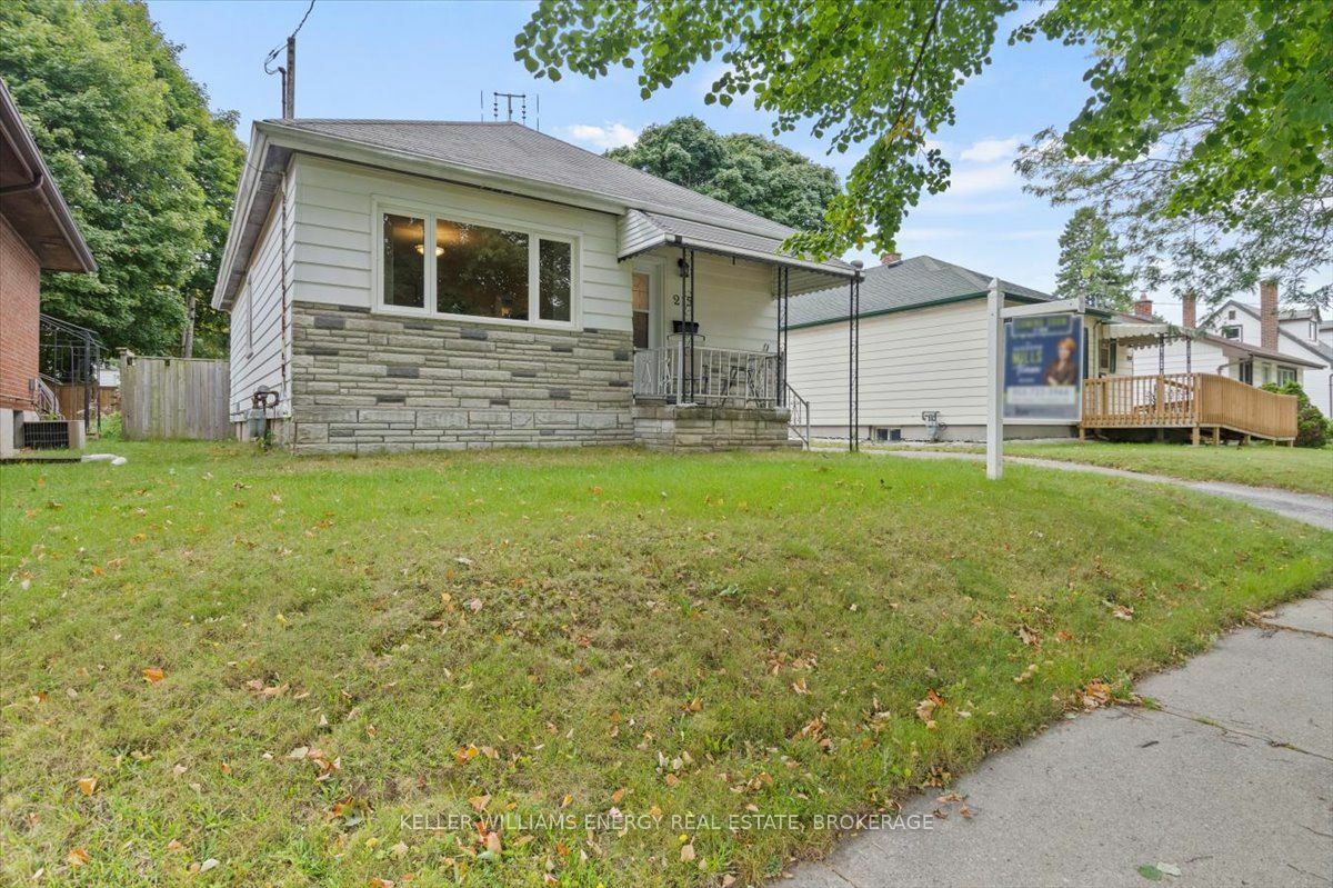 215 Greenwood Ave  Oshawa ON L1J 1W7 photo