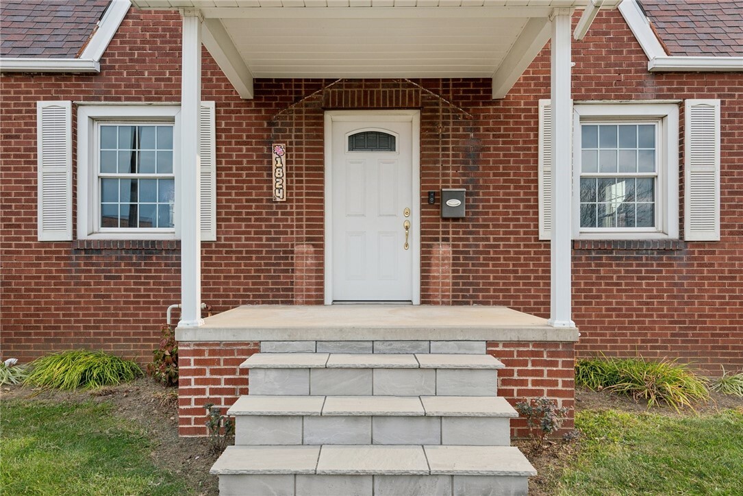 Property Photo:  1824 Lincoln Ave  PA 15650 