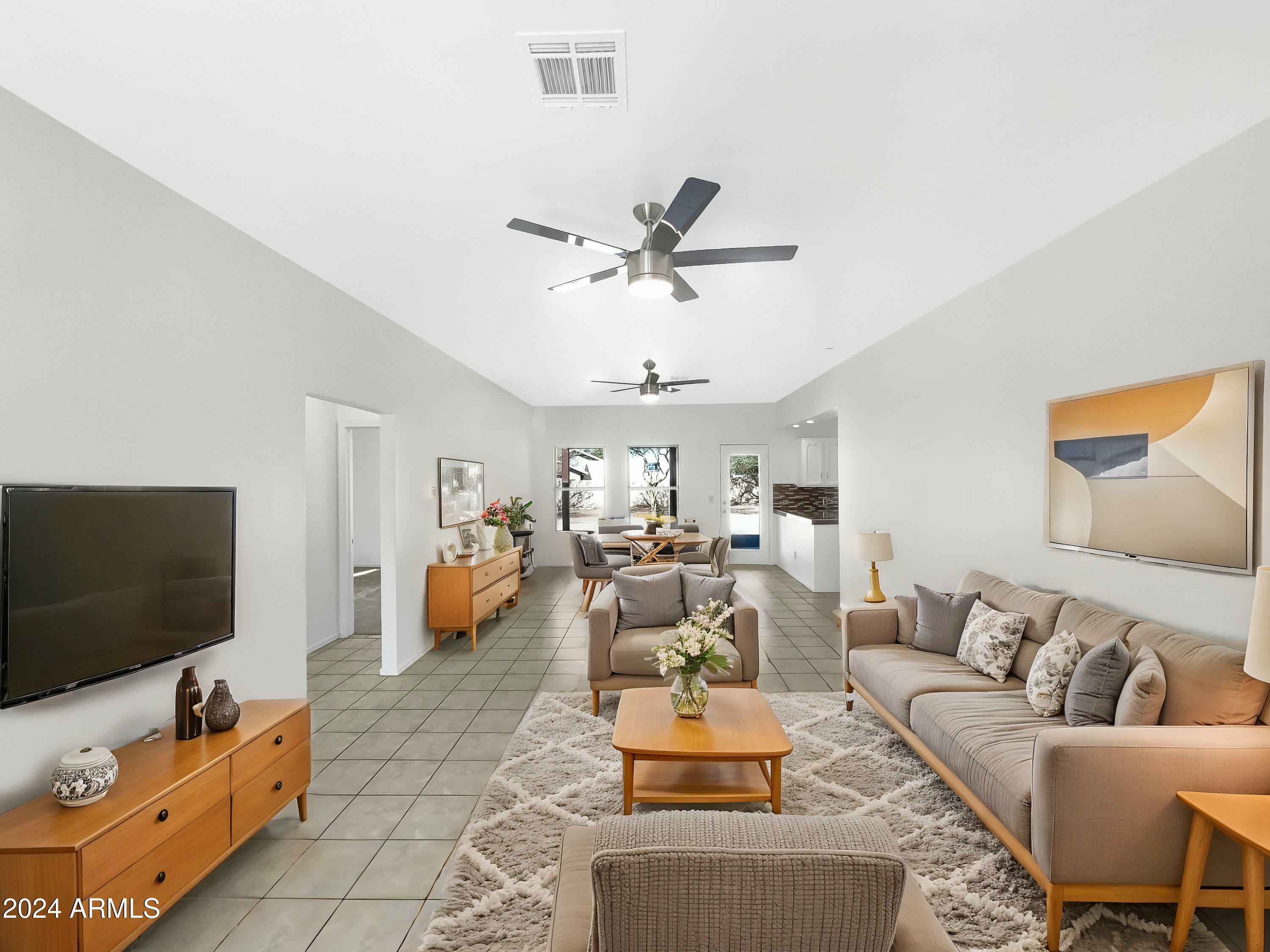 Property Photo: 1424 E Saint Catherine Avenue AZ 85042