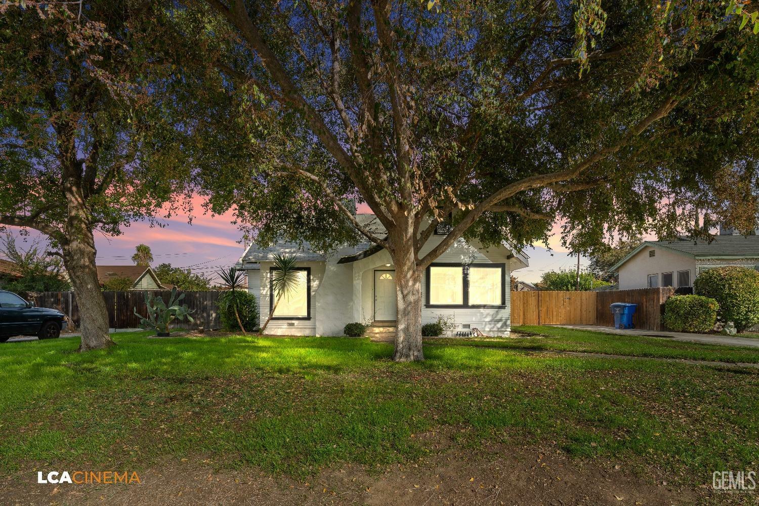 Property Photo:  428 Ray Street  CA 93308 