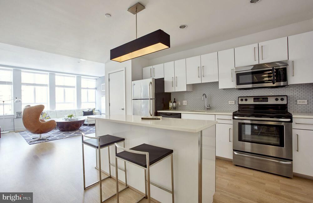 Property Photo: 1616 Walnut Street 2B-0302 PA 19103