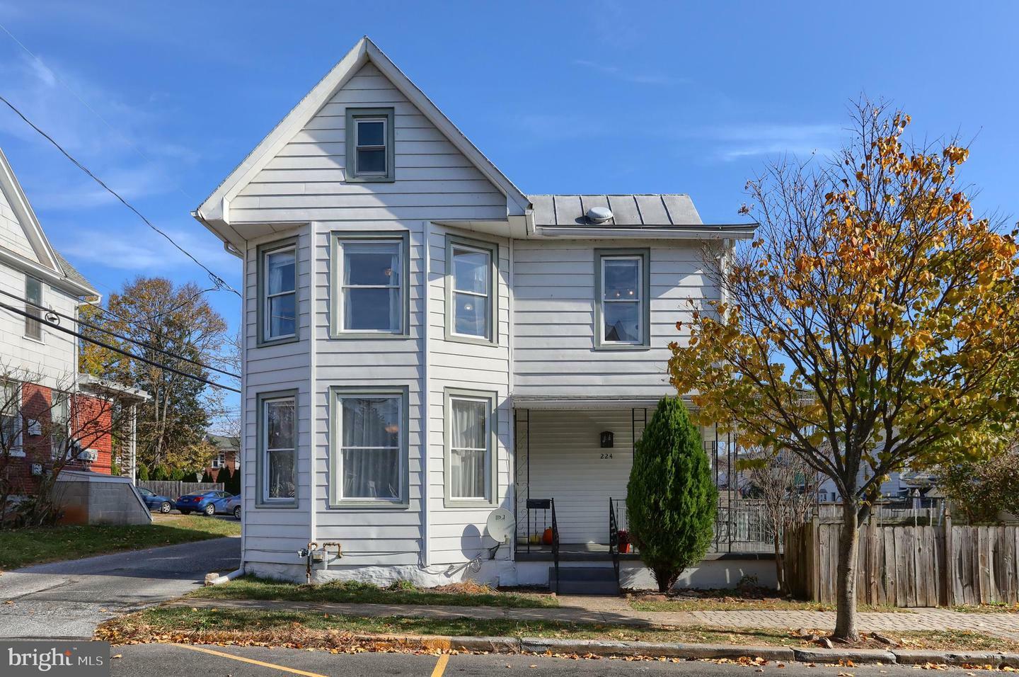 Property Photo:  224 S 5th Street  PA 17043 