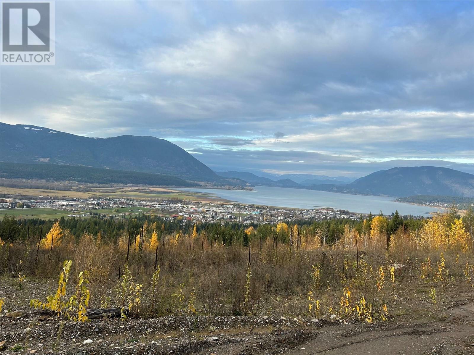 220 20 Avenue Southeast  Salmon Arm BC V1E 1T6 photo