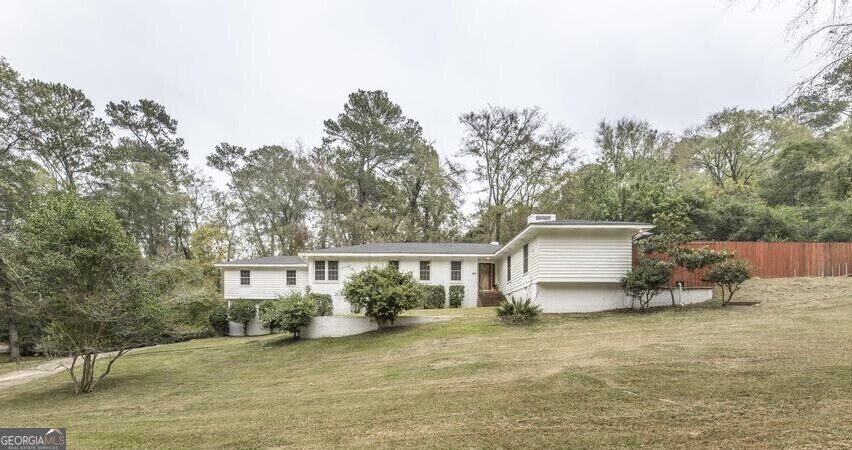 Property Photo:  1695 Briarcliff Road  GA 31211 