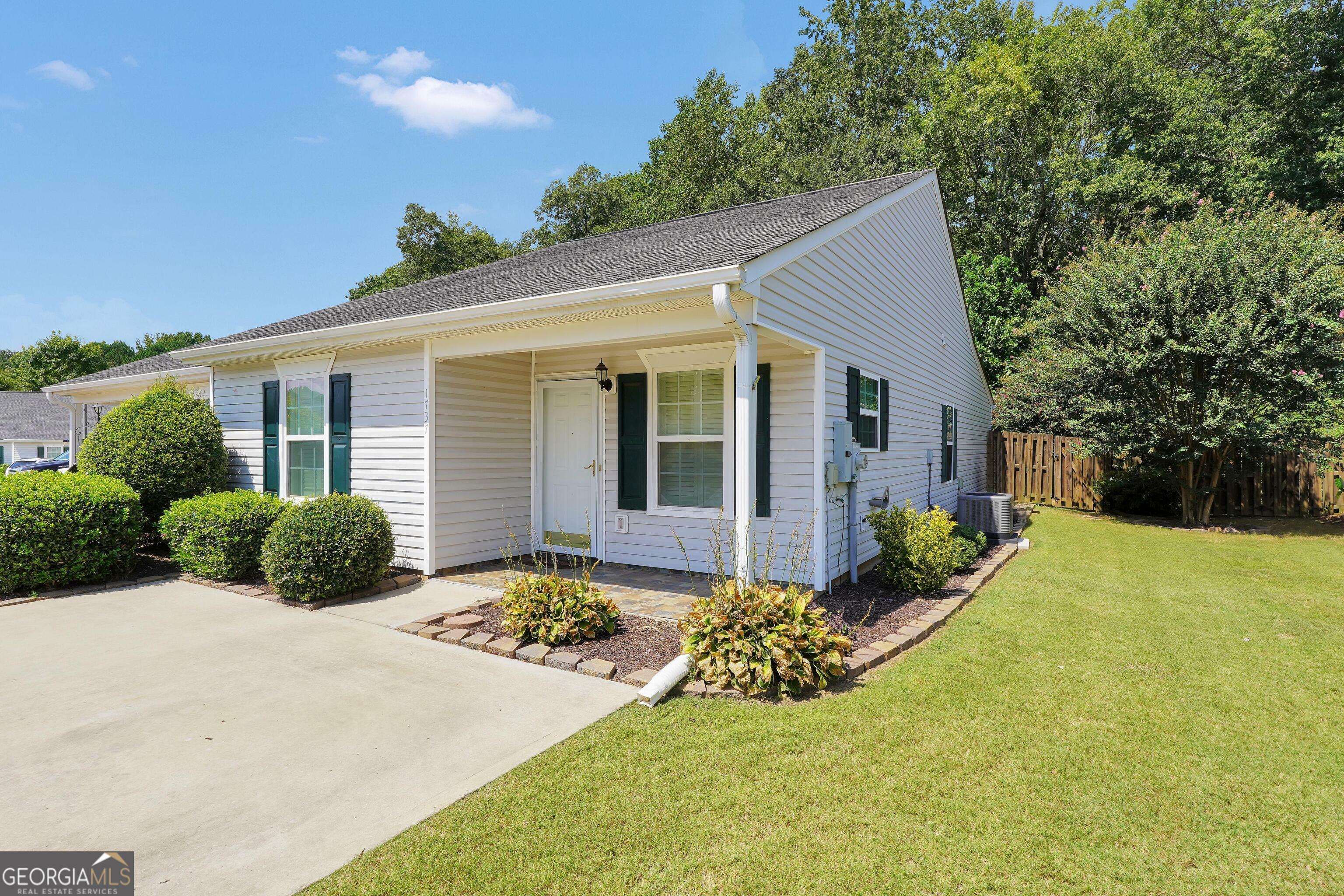 Property Photo:  1737 Summerwoods Lane  GA 30224 