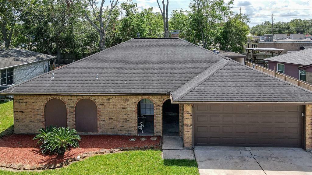 Property Photo:  2105 Roland Rue Street  TX 77581 