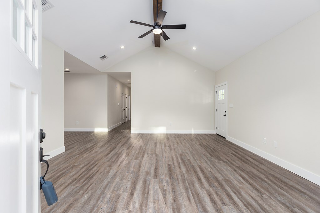 Property Photo:  104 N Garvan Street  TX 75901 