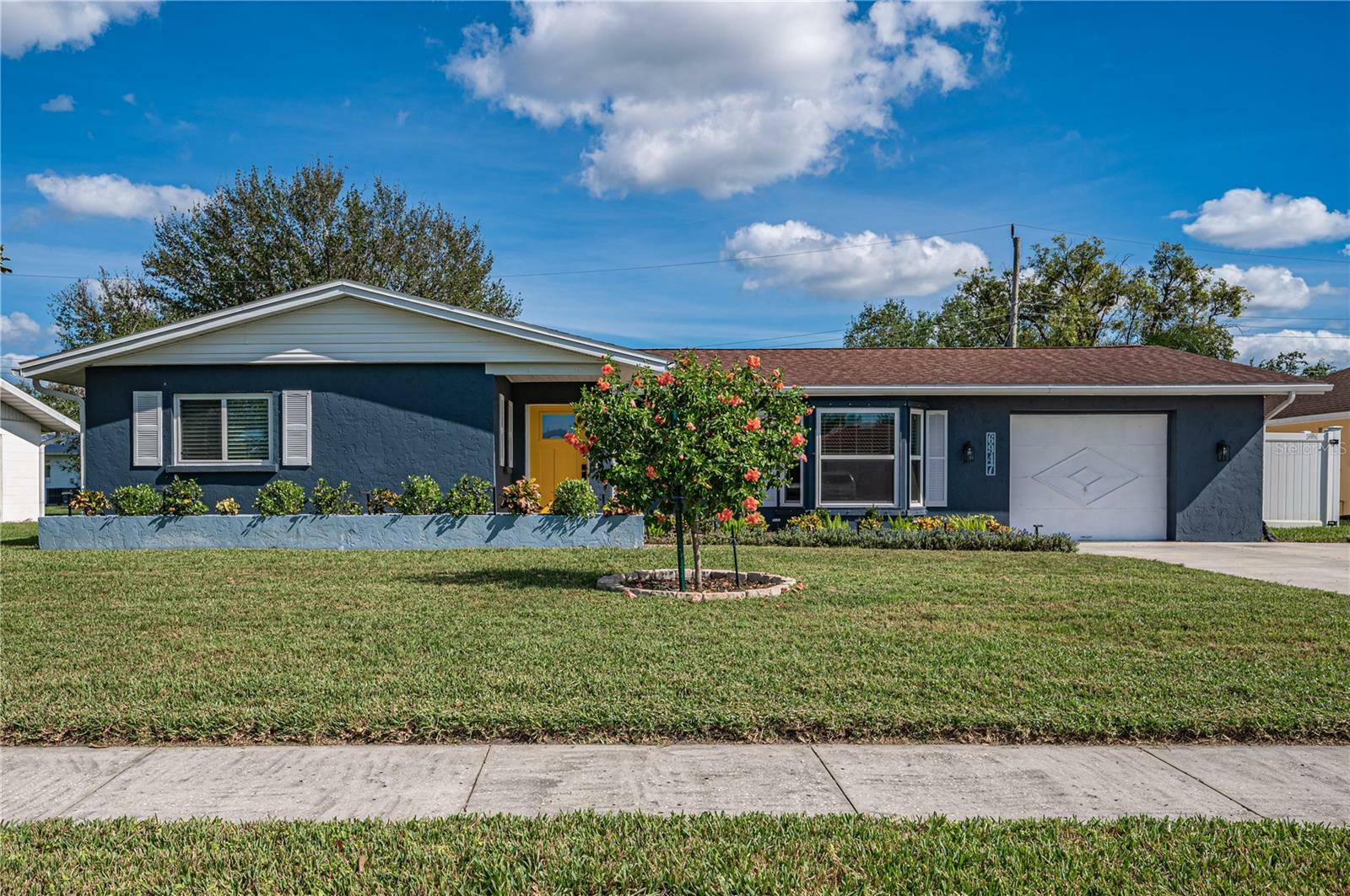 Property Photo:  6947 Antigua Place  FL 34231 