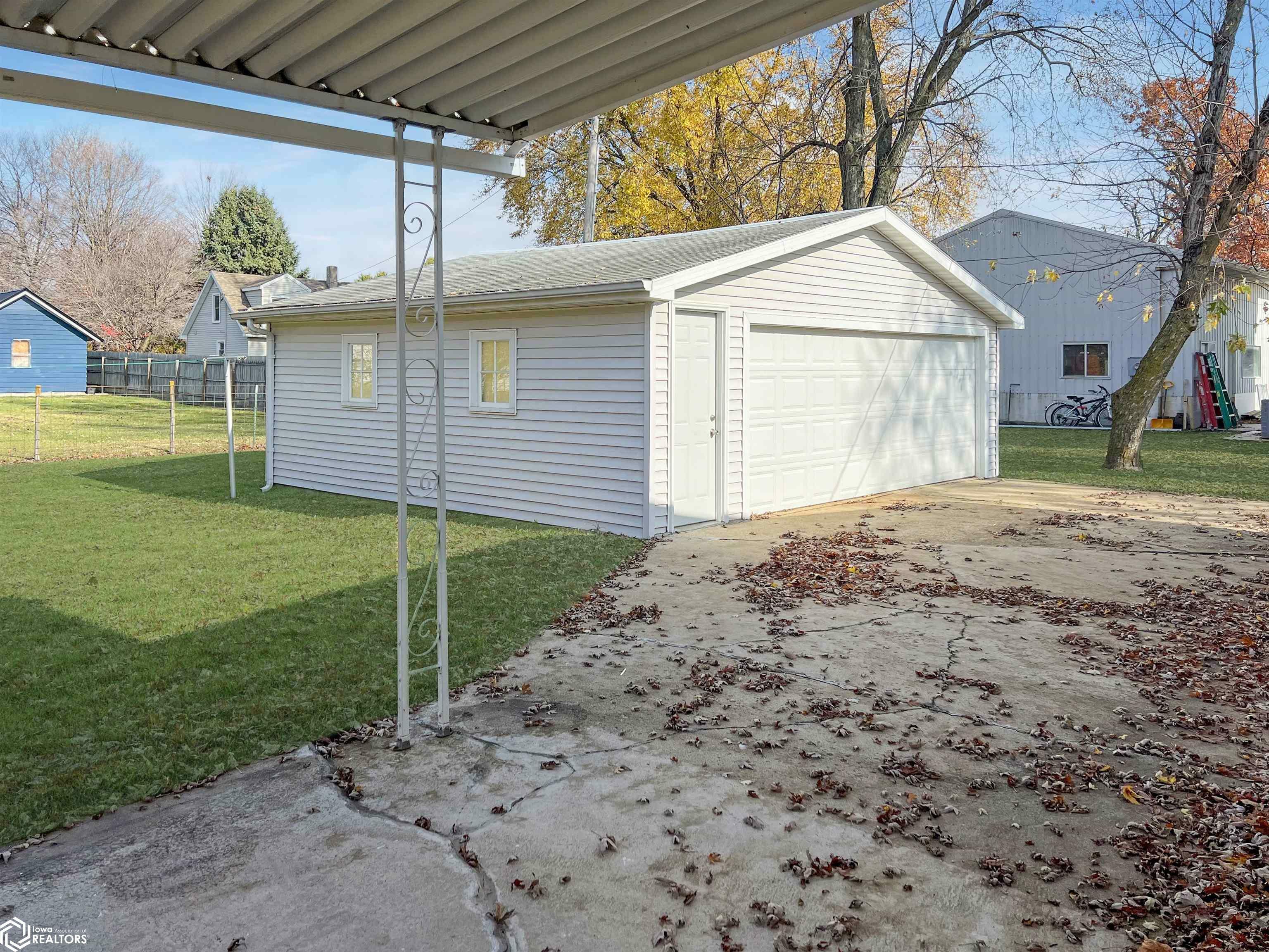 Property Photo:  804 Siloam Avenue  IA 50126 