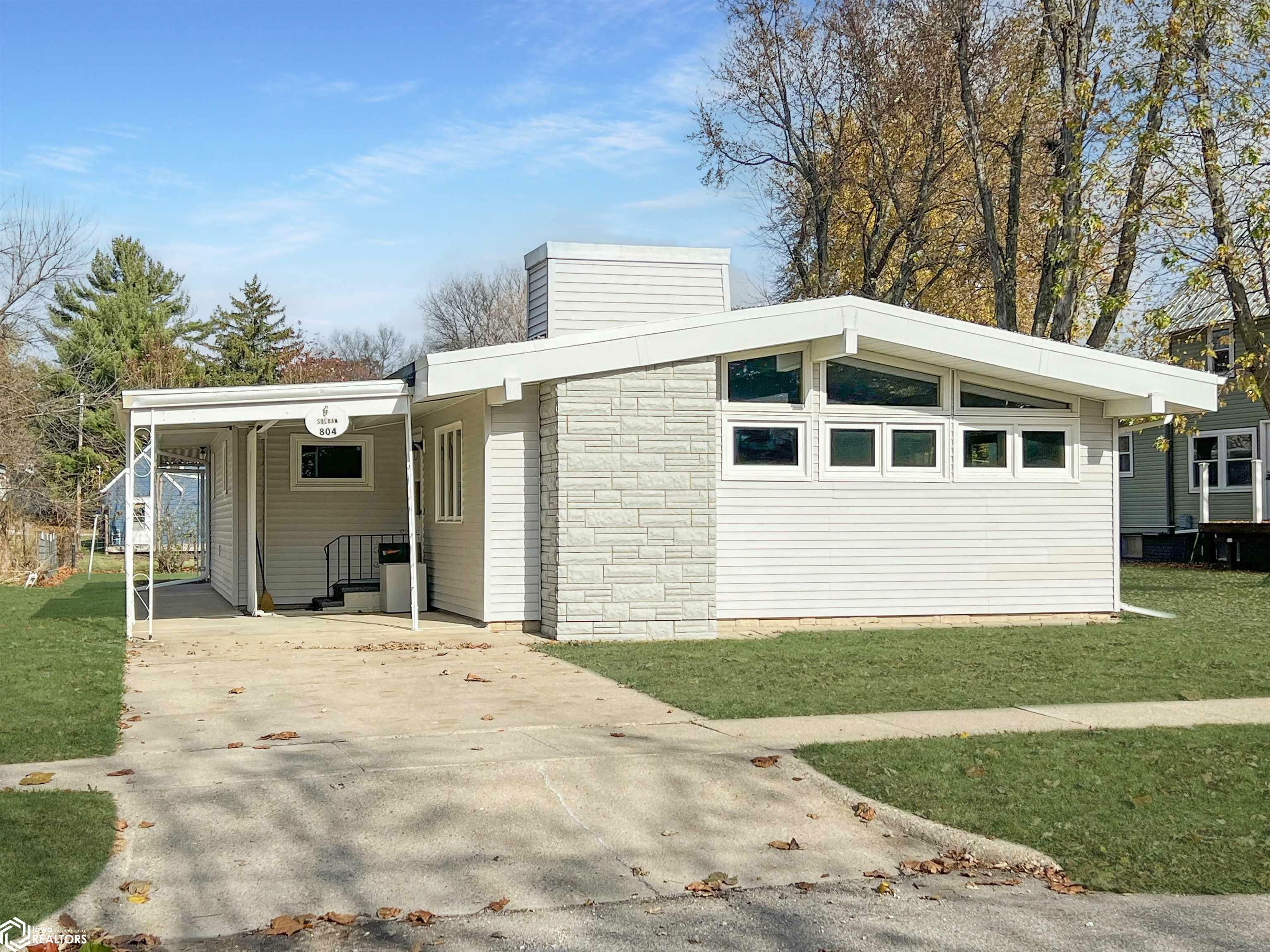 Property Photo:  804 Siloam Avenue  IA 50126 