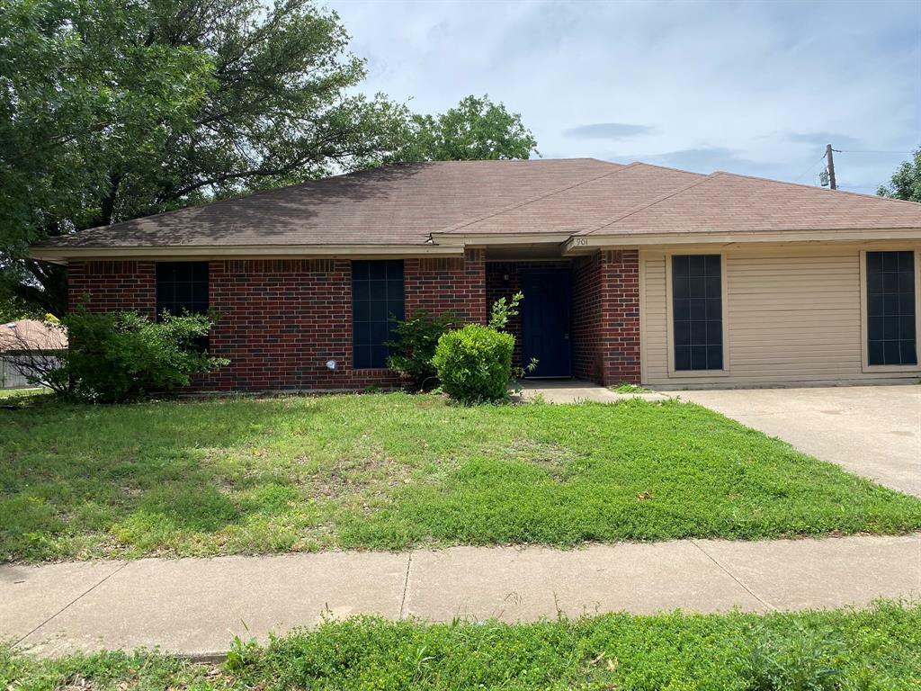 Property Photo:  901 Park Place Boulevard  TX 76065 