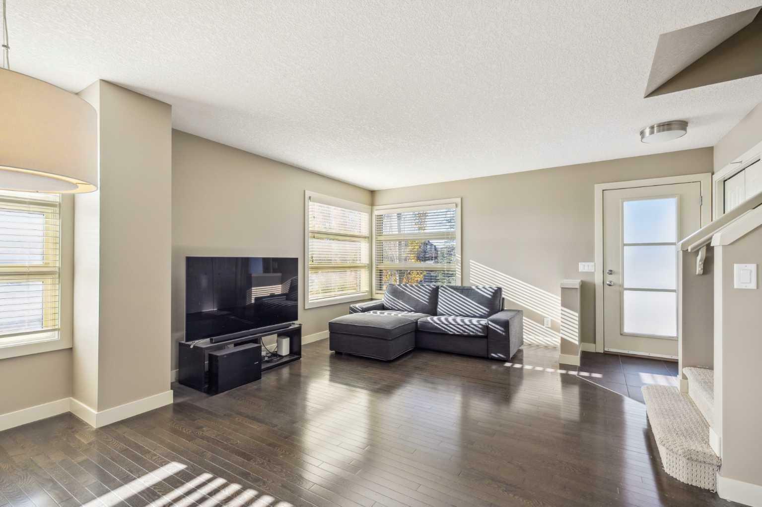 Property Photo:  333 Aspen Hills Villas SW  AB T3H 0H9 