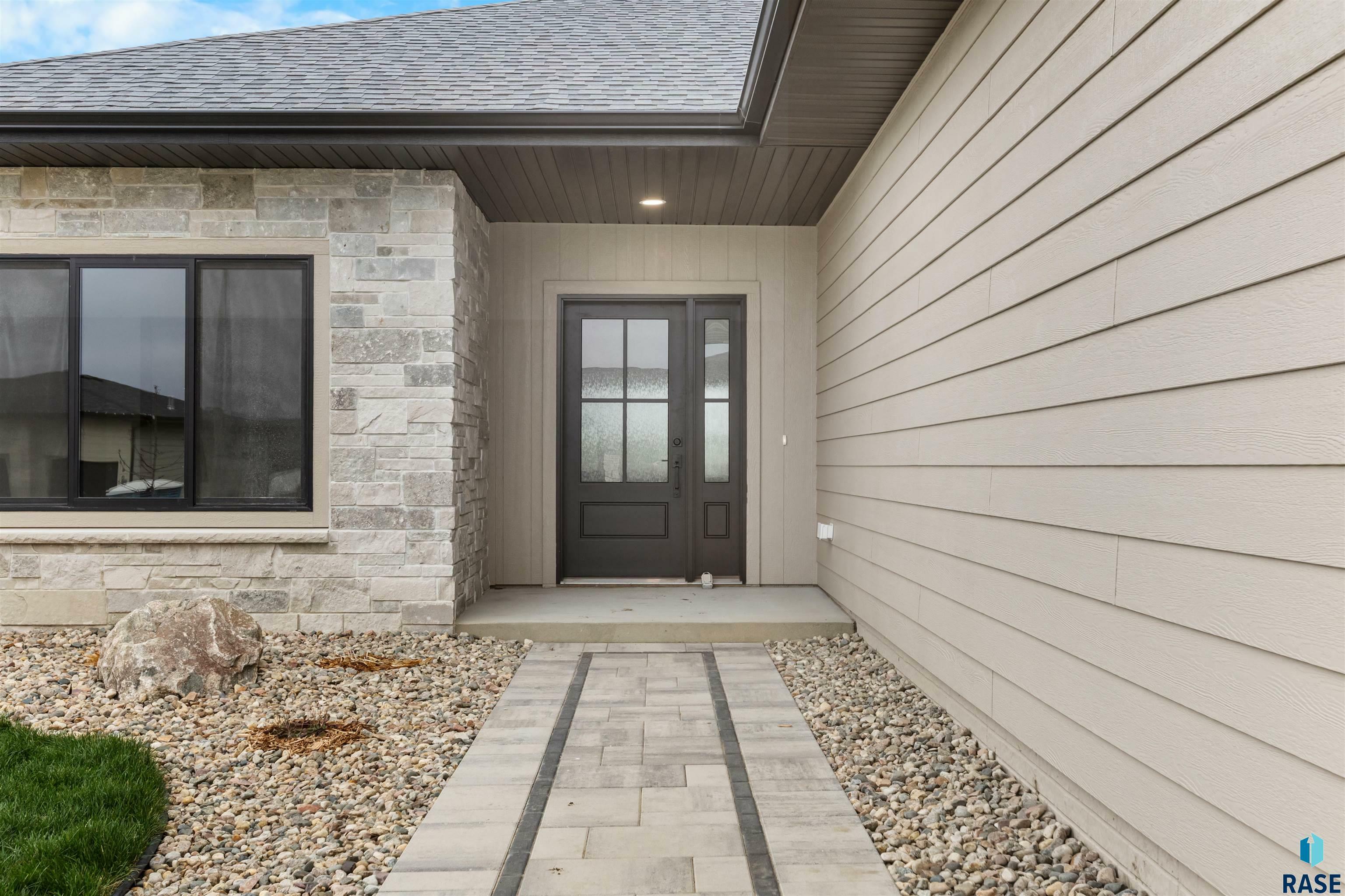 Property Photo: 7309 E Shadow Pine Cir SD 57110