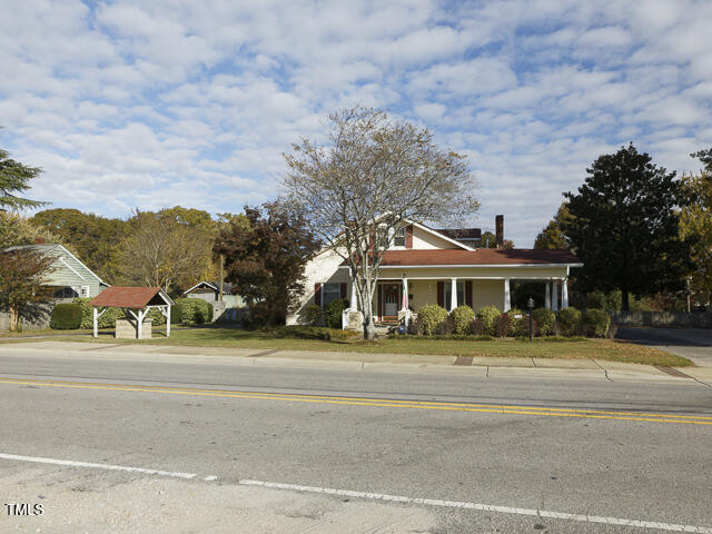 Property Photo: 715 E Broad Street NC 27526