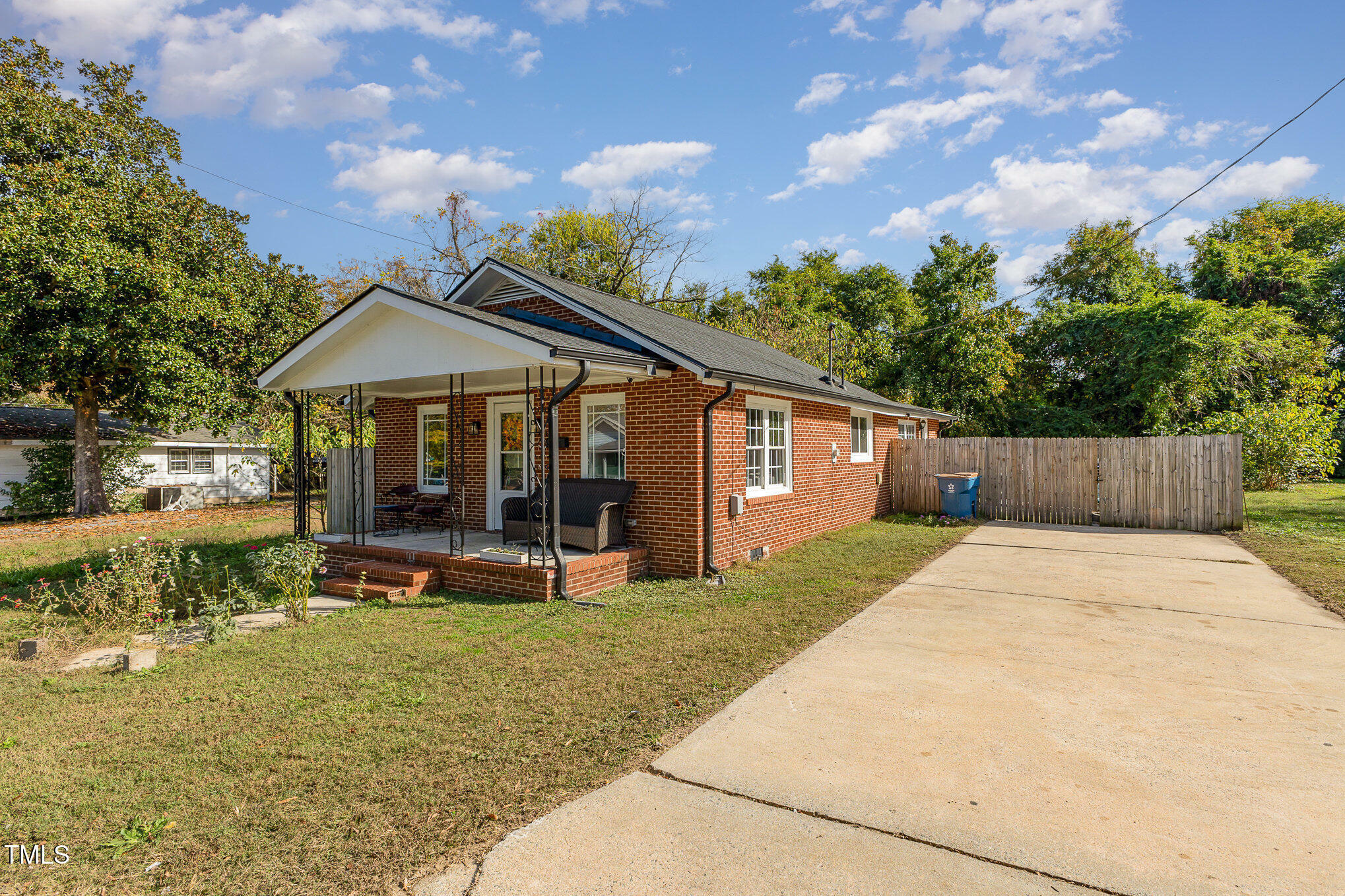 Property Photo:  104 N Jackson Street  NC 28334 