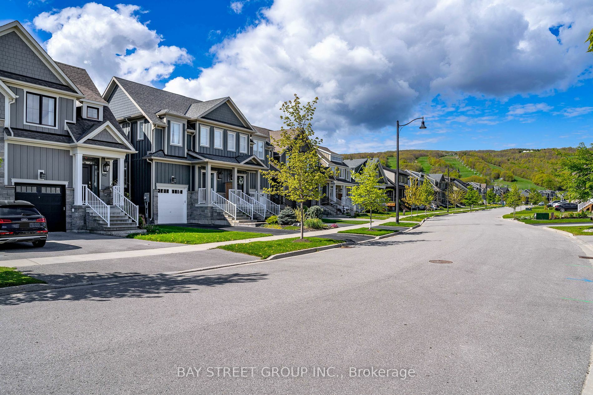 Property Photo:  142 Yellow Birch Cres  ON L9Y 0R4 