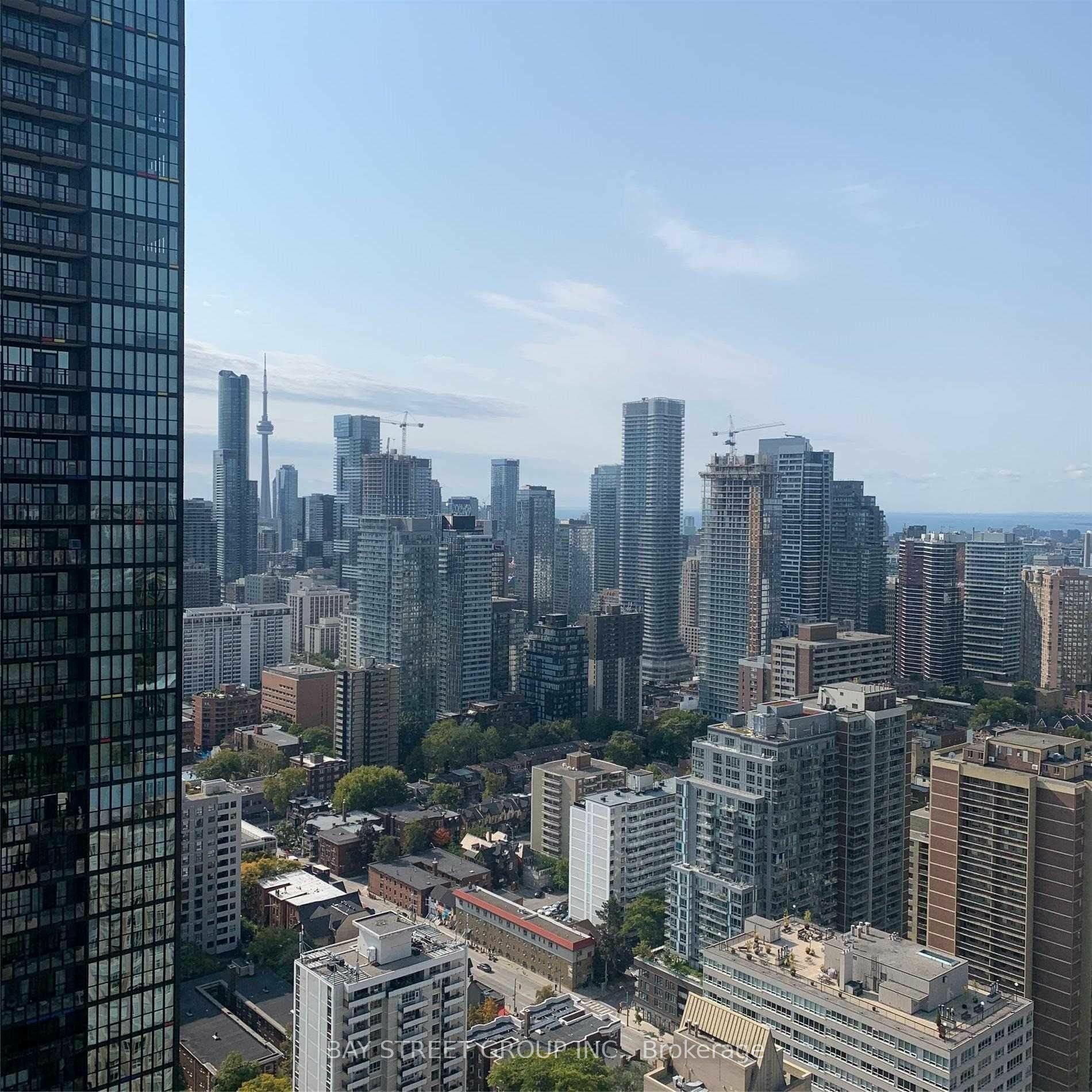 Property Photo:  28 Ted Rogers Way 4103  ON M4Y 2J4 