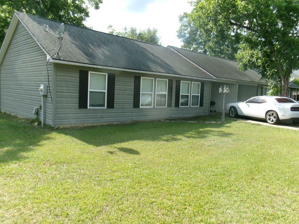 Property Photo:  208 Bullard St A/ B  GA 31639 