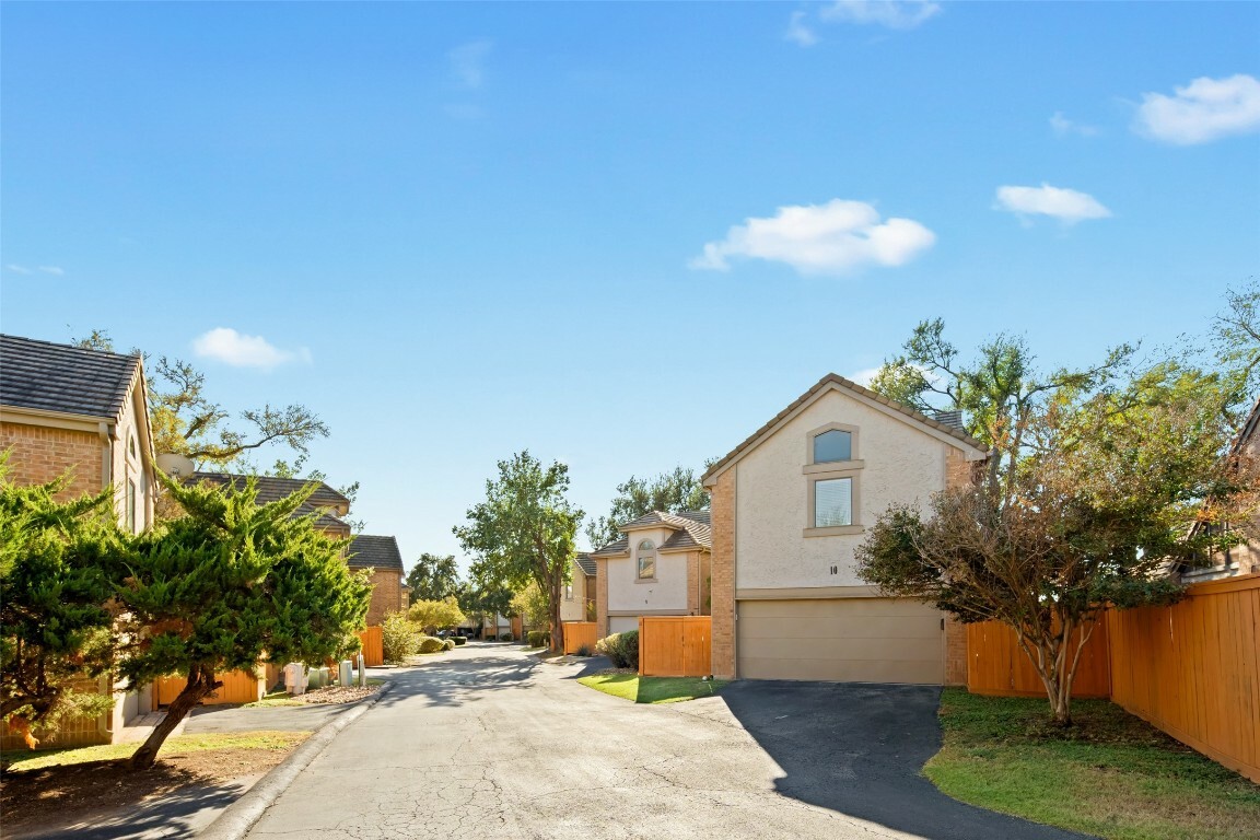 Property Photo:  11310 Spicewood Club Drive 10  TX 78750 