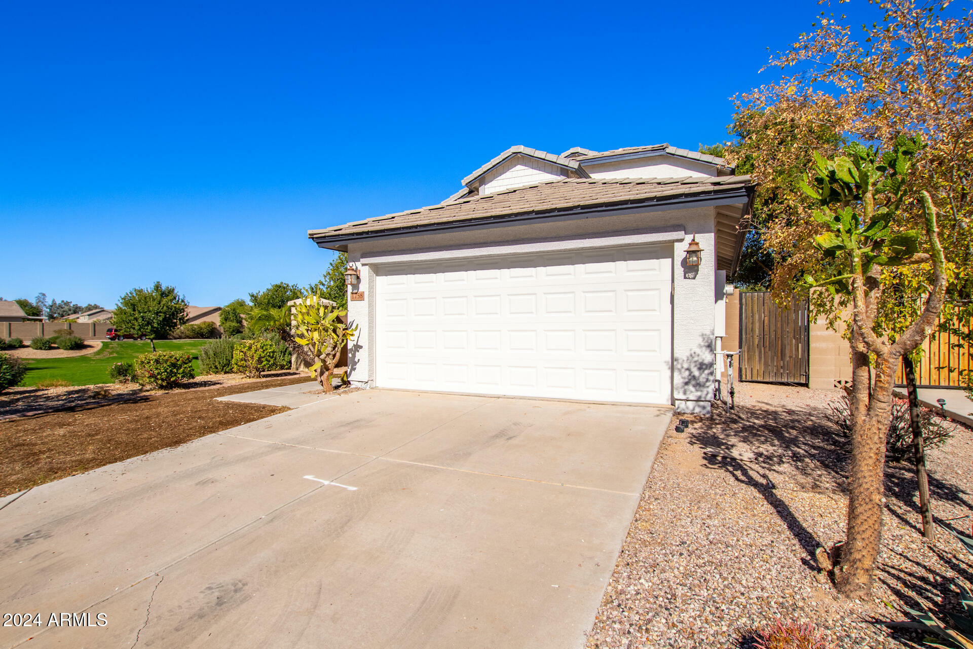 Property Photo:  1758 W Appaloosa Way  AZ 85144 