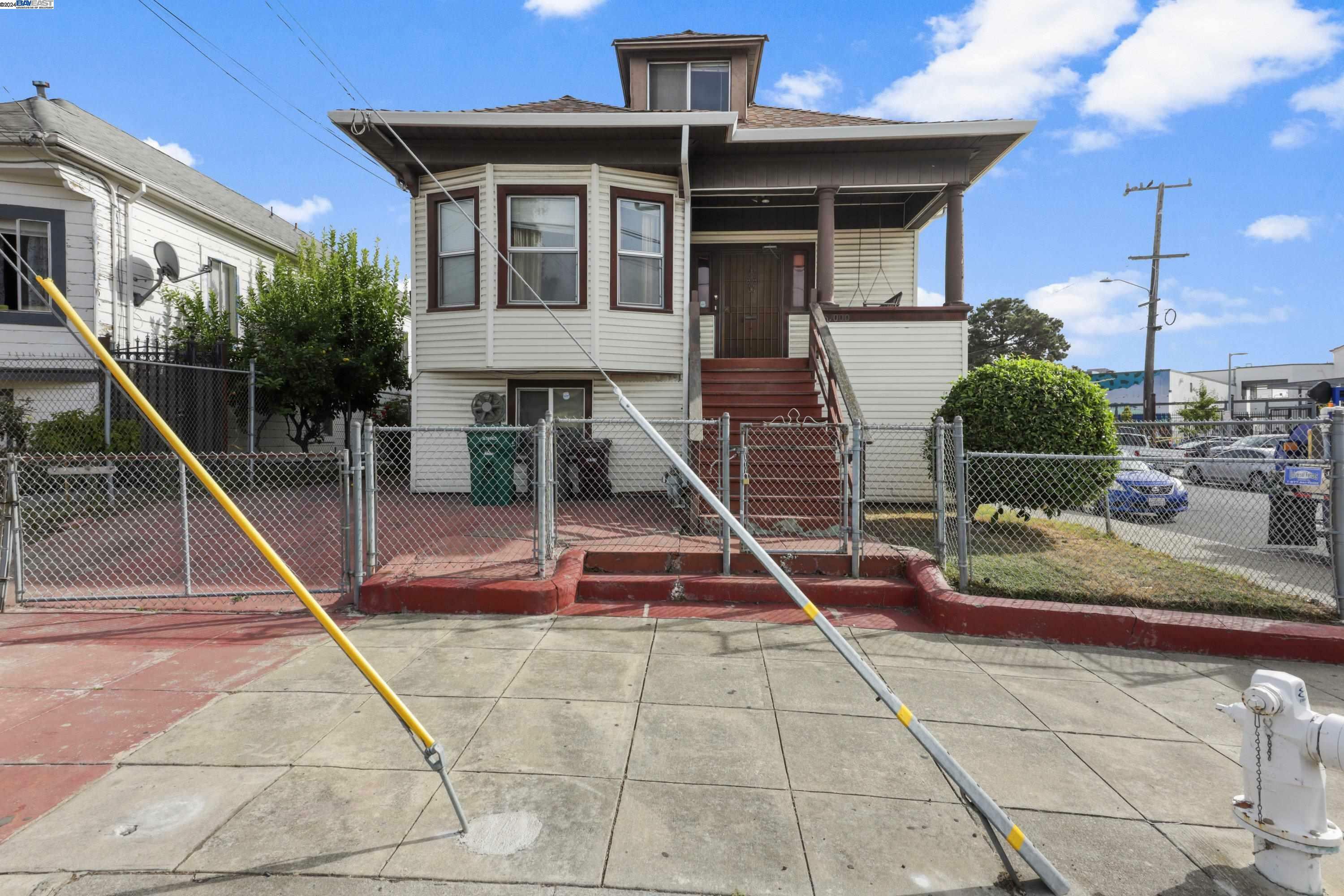 Property Photo:  2000 45th Ave  CA 94601 