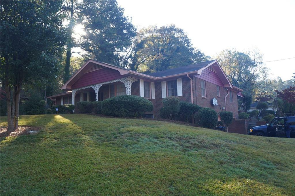 Property Photo:  3204 Spreading Oak Drive SW  GA 30311 