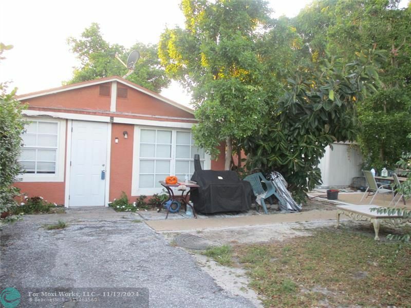 Property Photo:  228 SE 3rd Ave  FL 33483 