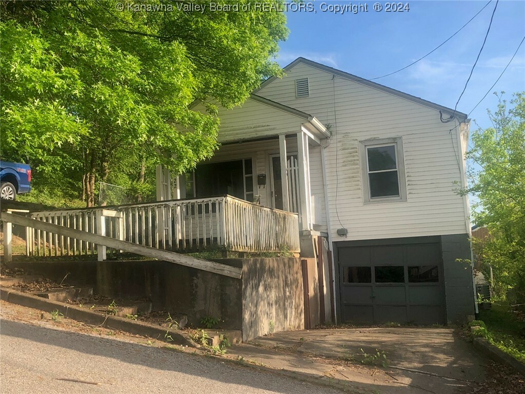 622 6th Street  Nitro WV 25143 photo